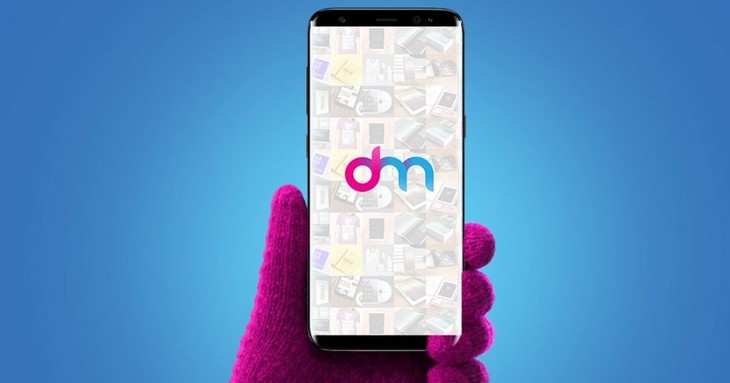 Samsung Galaxy S8 in Gloves Mockup